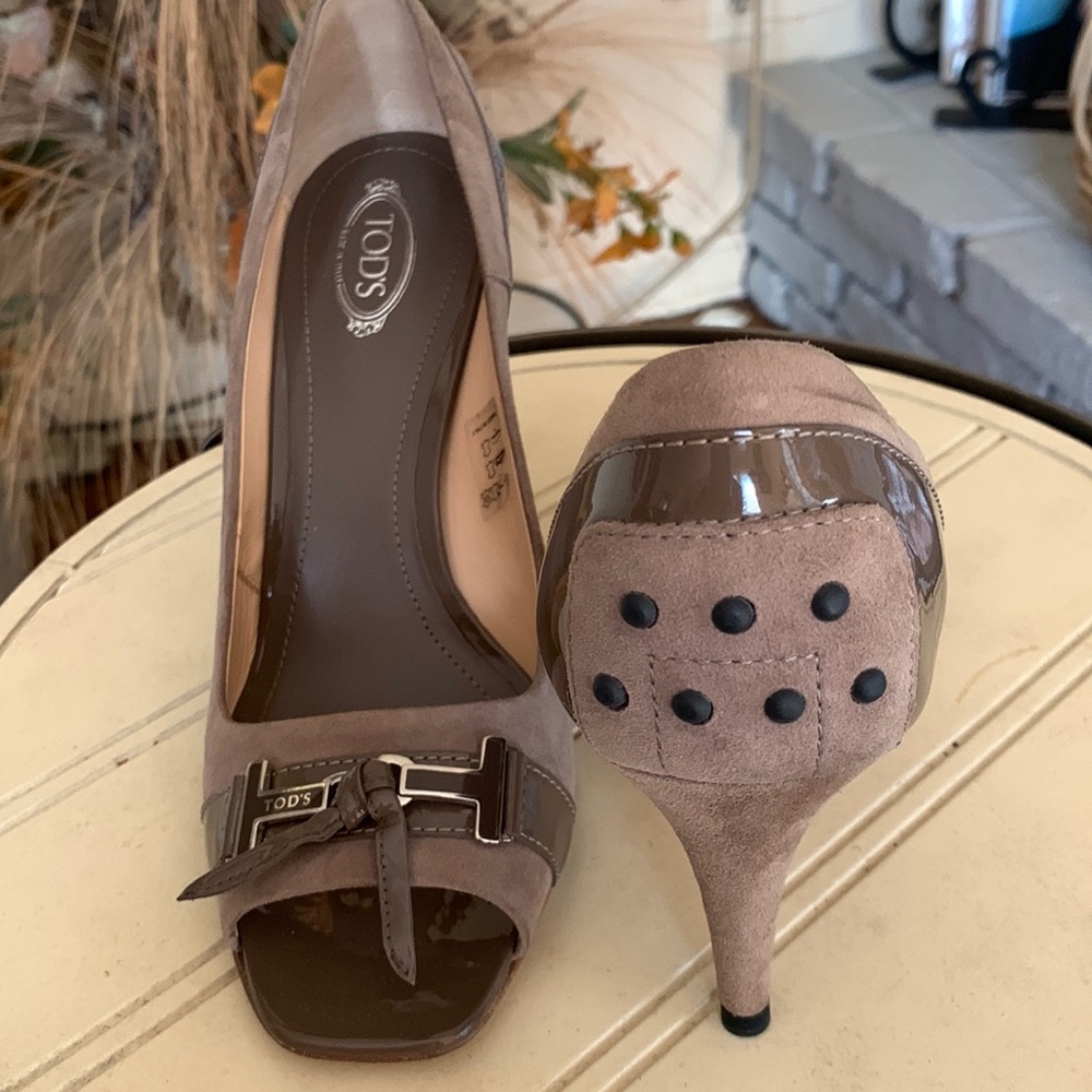 TOD’S Gray Suede Heels